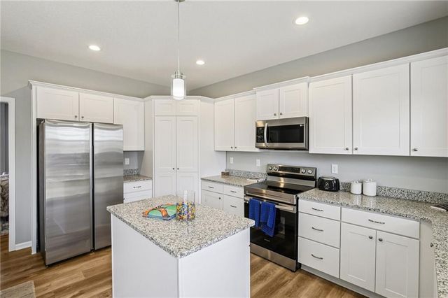 1207 NW Hilltop Lane, Grain Valley, MO 64029