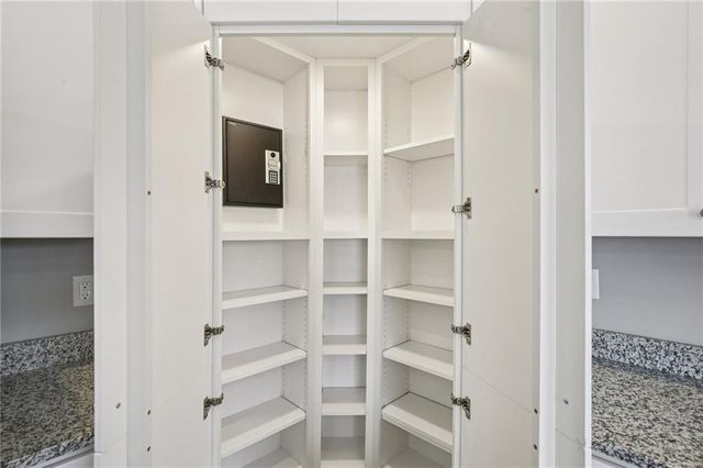 1207 NW Hilltop Lane, Grain Valley, MO 64029