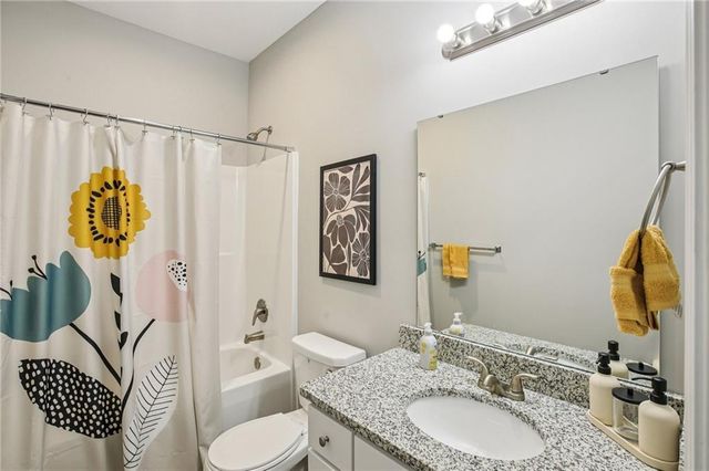 1207 NW Hilltop Lane, Grain Valley, MO 64029