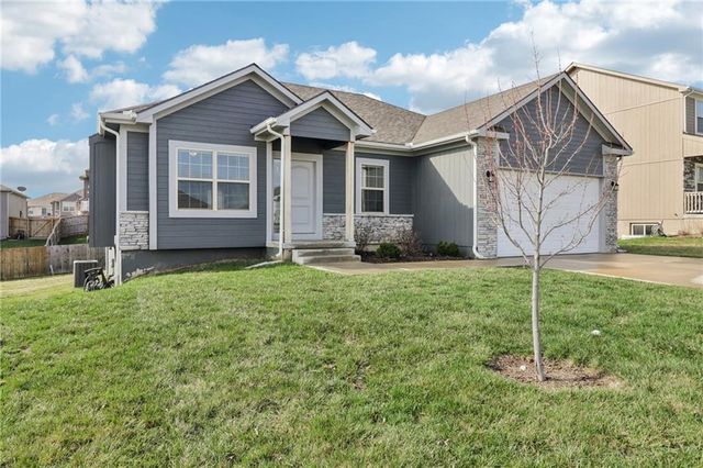 1207 NW Hilltop Lane, Grain Valley, MO 64029