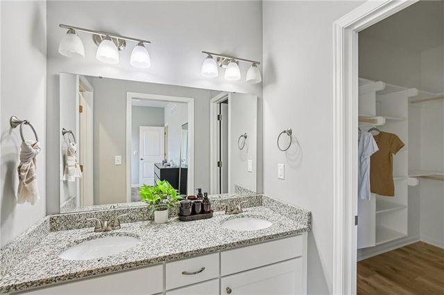 1207 NW Hilltop Lane, Grain Valley, MO 64029