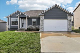1207 NW Hilltop Lane, Grain Valley, MO 64029