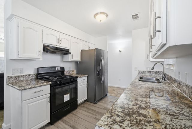 14291 Rosemary Circle, Lemoore, CA 93245