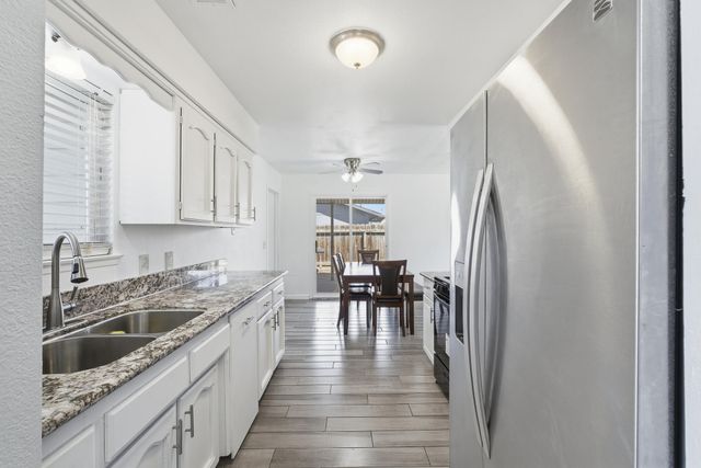 14291 Rosemary Circle, Lemoore, CA 93245