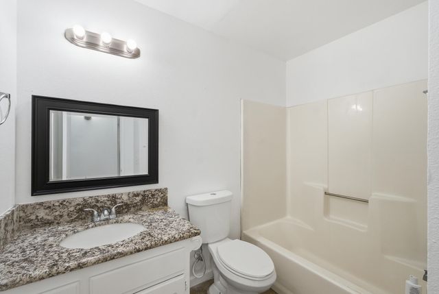 14291 Rosemary Circle, Lemoore, CA 93245