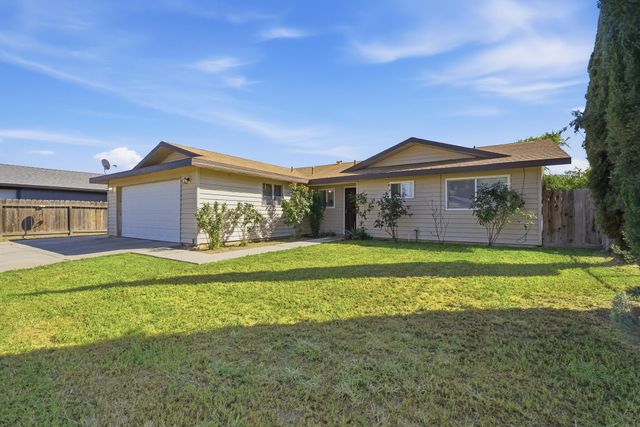 14291 Rosemary Circle, Lemoore, CA 93245