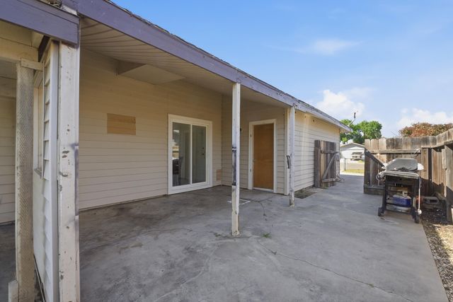 14291 Rosemary Circle, Lemoore, CA 93245