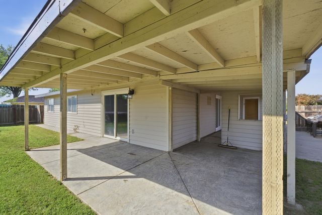 14291 Rosemary Circle, Lemoore, CA 93245