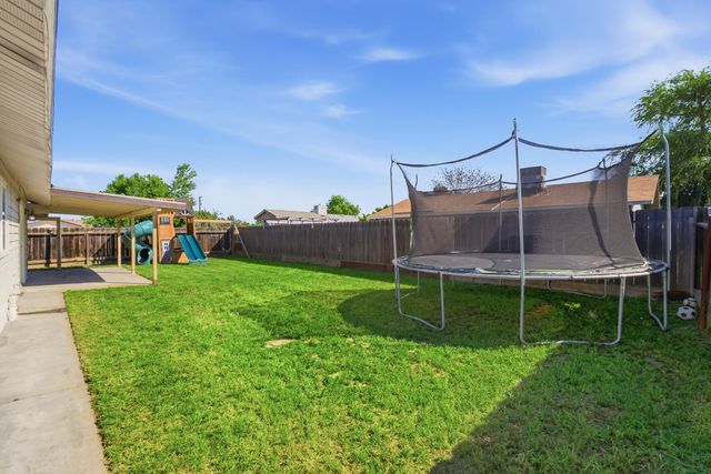 14291 Rosemary Circle, Lemoore, CA 93245