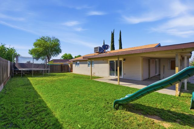 14291 Rosemary Circle, Lemoore, CA 93245
