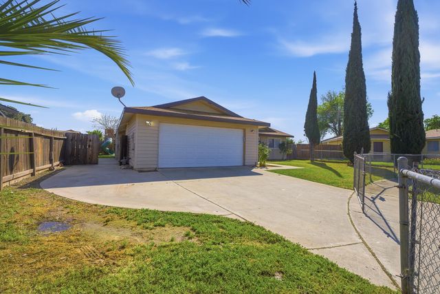 14291 Rosemary Circle, Lemoore, CA 93245