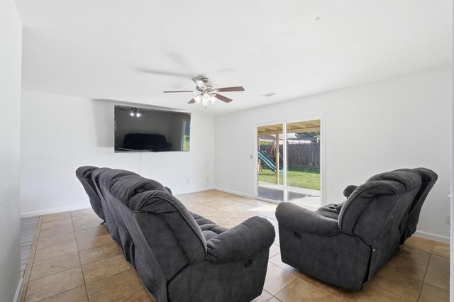 14291 Rosemary Circle, Lemoore, CA 93245