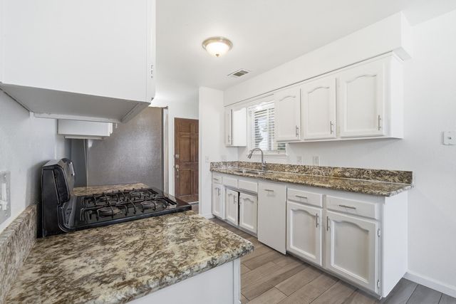 14291 Rosemary Circle, Lemoore, CA 93245