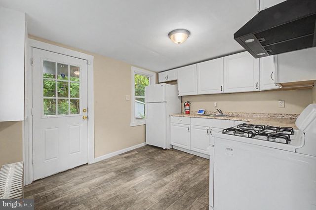 411 LAWRENCE ST, Burlington, NJ 08016
