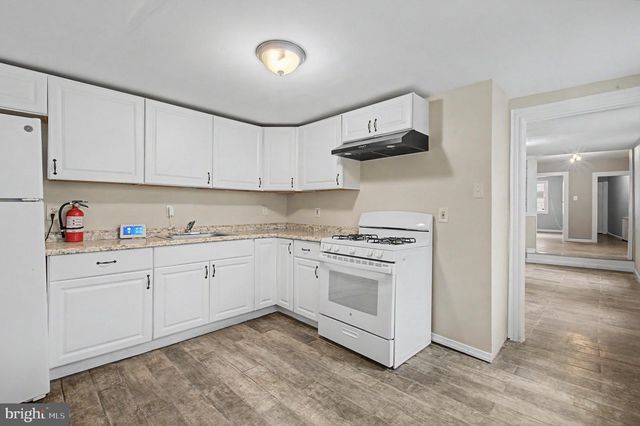 411 LAWRENCE ST, Burlington, NJ 08016