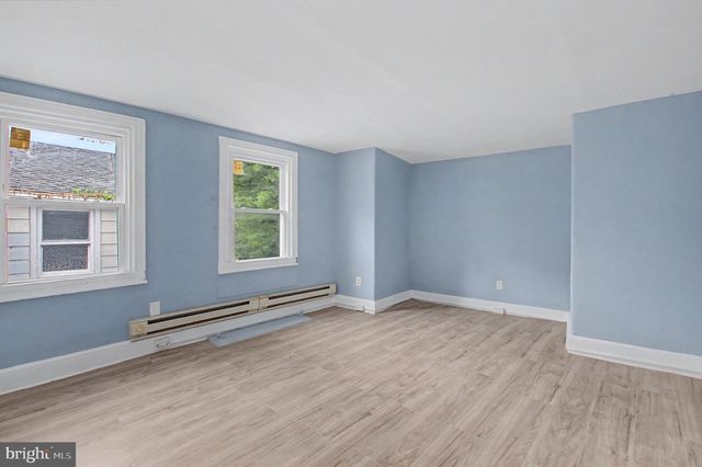 411 LAWRENCE ST, Burlington, NJ 08016