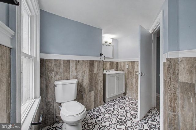411 LAWRENCE ST, Burlington, NJ 08016