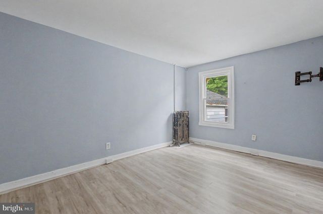 411 LAWRENCE ST, Burlington, NJ 08016