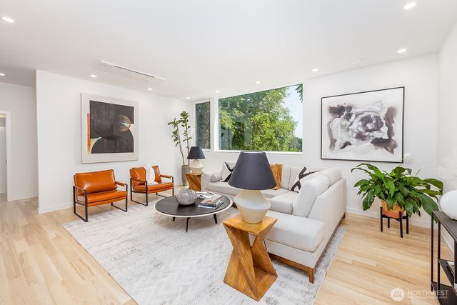 2011 NE 123rd Street, Seattle, WA 98125