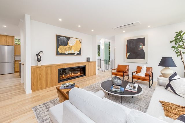 2011 NE 123rd Street, Seattle, WA 98125