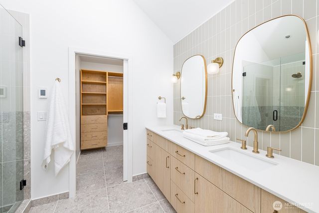 2011 NE 123rd Street, Seattle, WA 98125