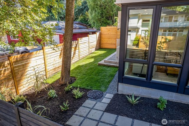 2011 NE 123rd Street, Seattle, WA 98125