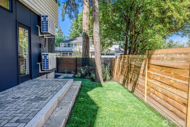 2011 NE 123rd Street, Seattle, WA 98125