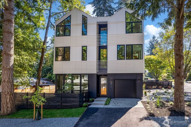 2011 NE 123rd Street, Seattle, WA 98125
