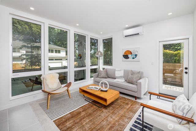 2011 NE 123rd Street, Seattle, WA 98125