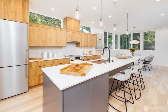 2011 NE 123rd Street, Seattle, WA 98125