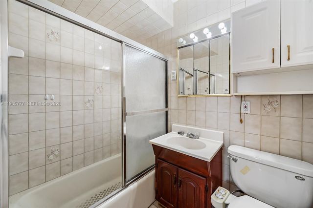 136 Cayman Dr, Palm Springs, FL 33461