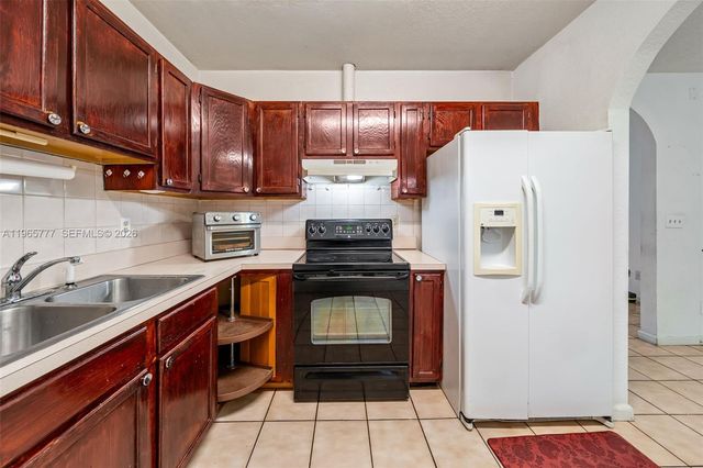 136 Cayman Dr, Palm Springs, FL 33461