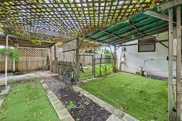 136 Cayman Dr, Palm Springs, FL 33461