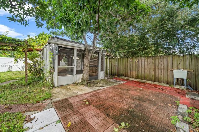 136 Cayman Dr, Palm Springs, FL 33461