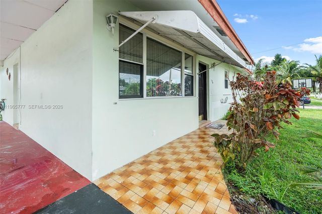 136 Cayman Dr, Palm Springs, FL 33461