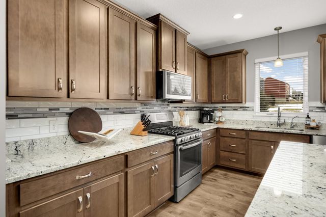 18994 Huxley Avenue, Lakeville, MN 55044