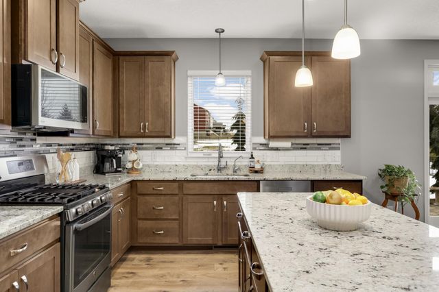 18994 Huxley Avenue, Lakeville, MN 55044