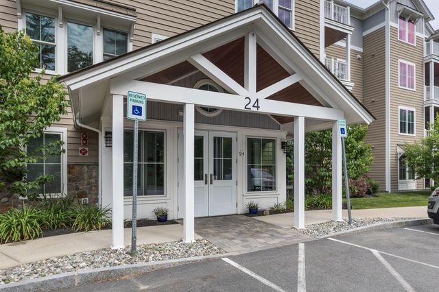 24 Willey Creek Rd Unit 105, Exeter, NH 03833