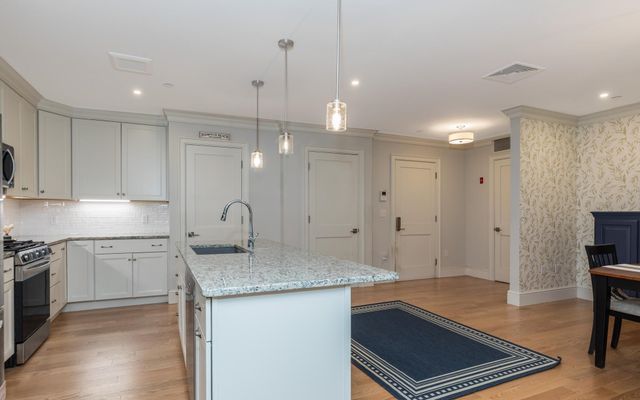 24 Willey Creek Rd Unit 105, Exeter, NH 03833