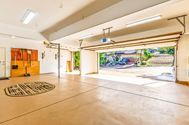 302 Kahana Ridge Dr, Lahaina, HI 96761