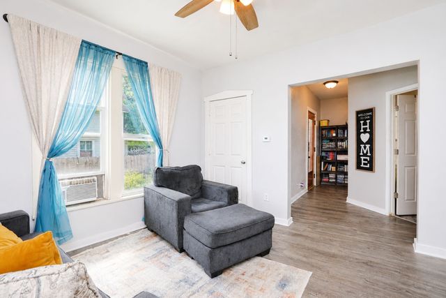 2115 E 13th Street, Des Moines, IA 50316