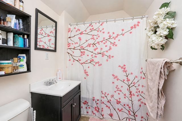 2115 E 13th Street, Des Moines, IA 50316