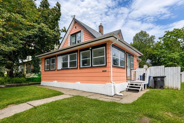 2115 E 13th Street, Des Moines, IA 50316