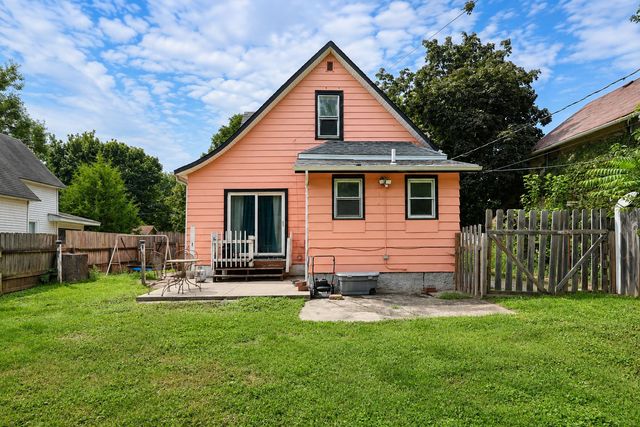 2115 E 13th Street, Des Moines, IA 50316