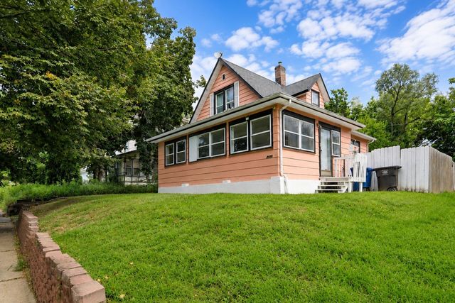 2115 E 13th Street, Des Moines, IA 50316