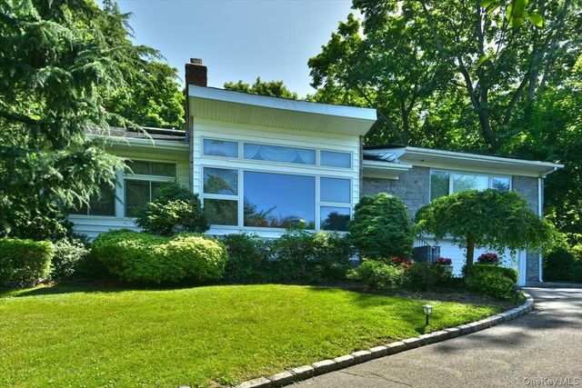 13 Vista Drive, Great Neck, NY 11021
