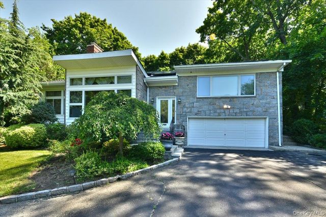 13 Vista Drive, Great Neck, NY 11021