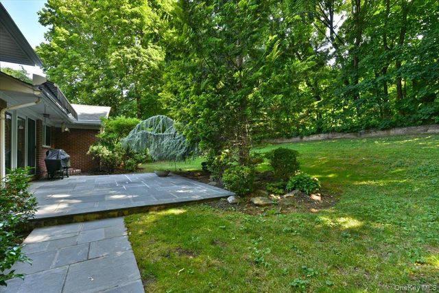 13 Vista Drive, Great Neck, NY 11021