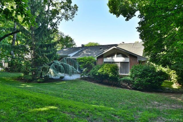 13 Vista Drive, Great Neck, NY 11021