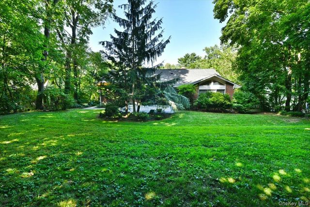 13 Vista Drive, Great Neck, NY 11021